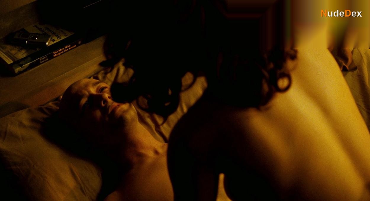 Jessica Parker Kennedy in 50 50, photo 1