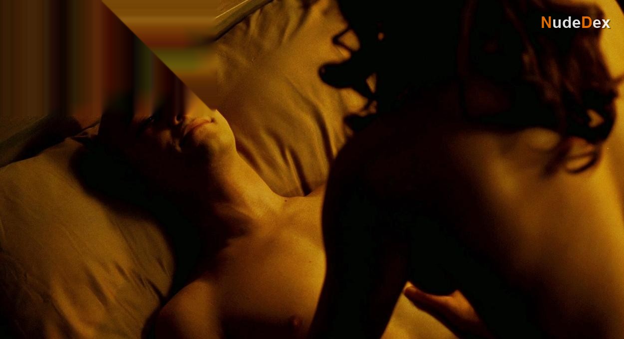 Jessica Parker Kennedy in 50 50, photo 2