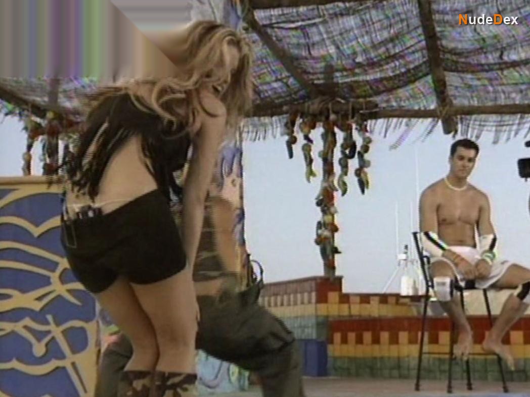 Jessica Simpson in Jessica Simpson Dream Chaser, photo 4