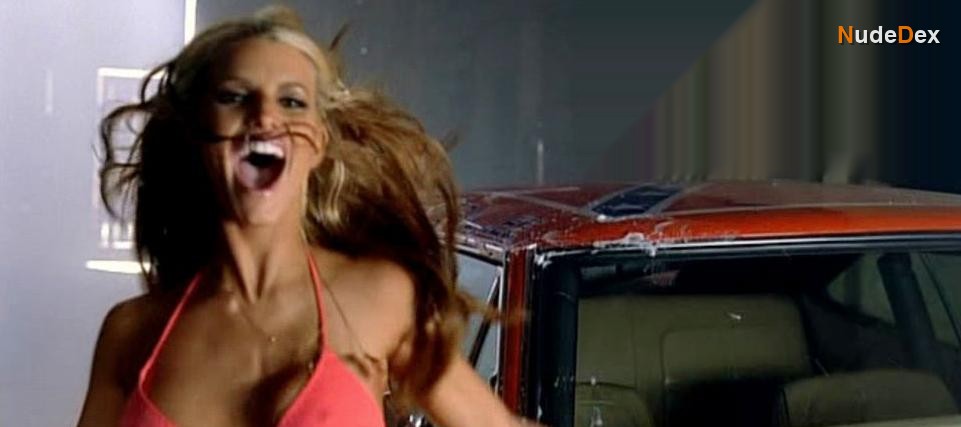 Jessica Simpson in These Boots Are Made For Walking, photo 7