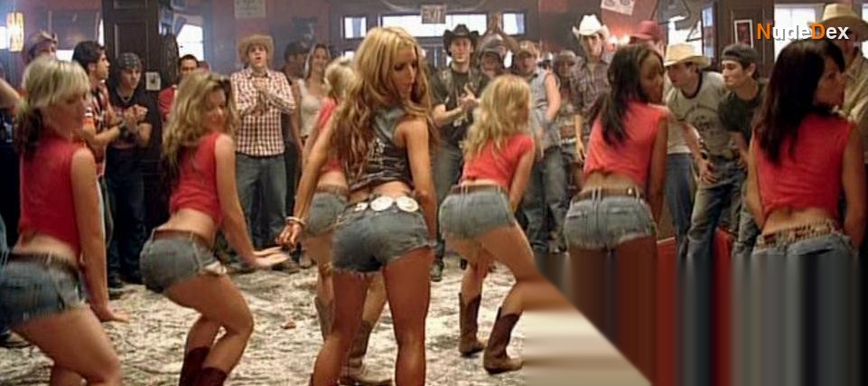 Jessica Simpson in These Boots Are Made For Walking, photo 12