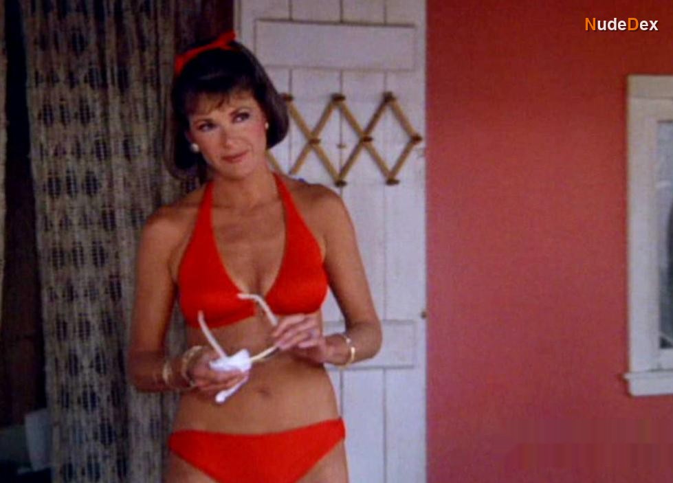 Jessica Walter in The Flamingo Kid, photo 4