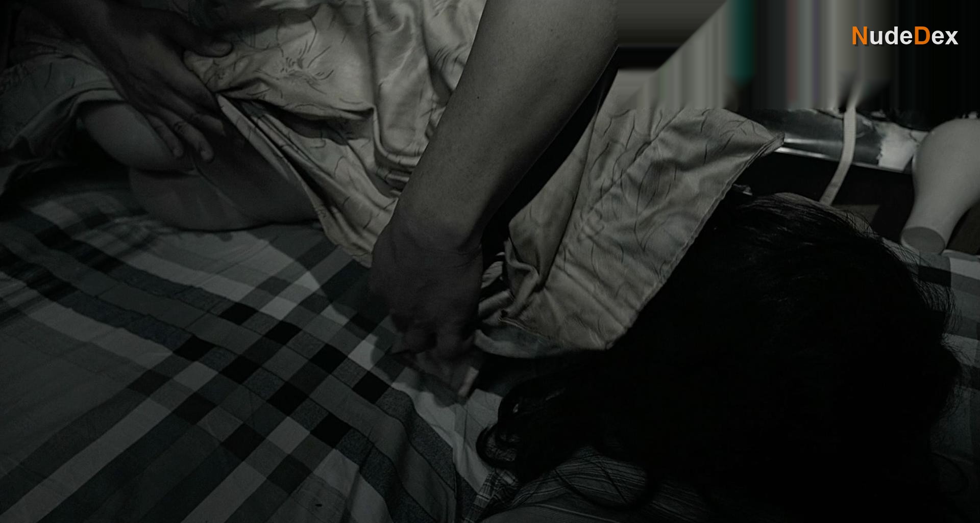 Jessie Li in Port Of Call, photo 8