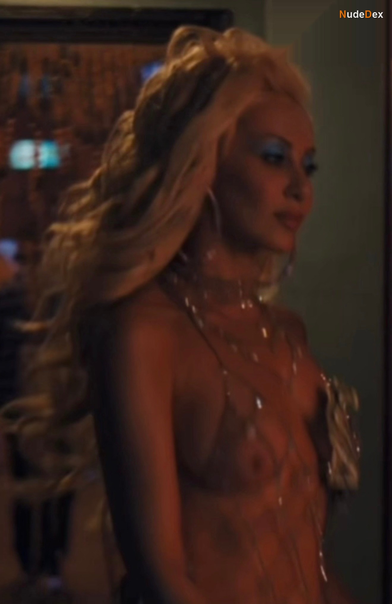 Jewell Farshad in Euphoria, photo 8