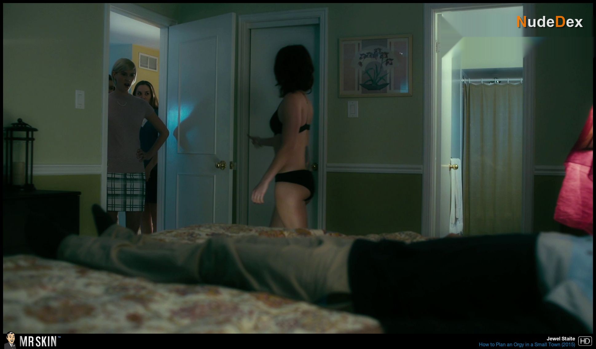 Jewel Staite in How To Plan An Orgy In A Small Town, photo 9