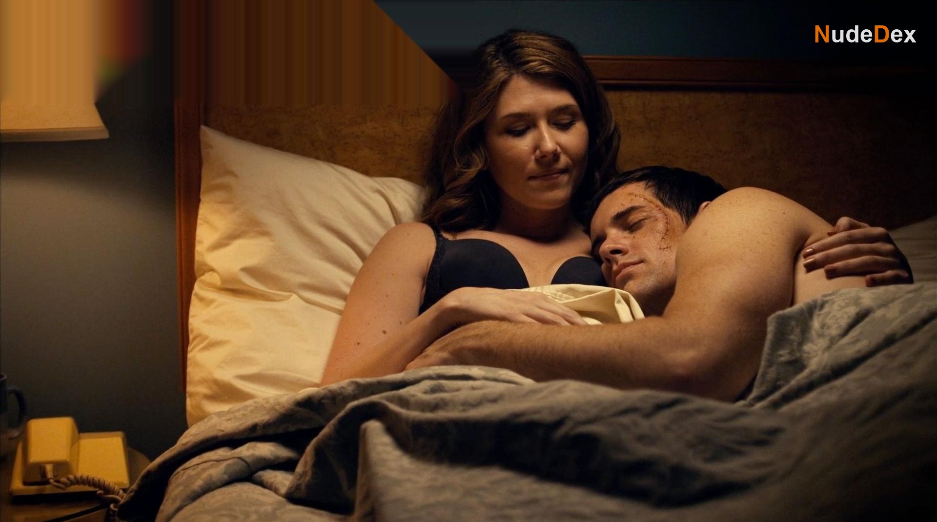 Jewel Staite in The L A Complex, photo 6