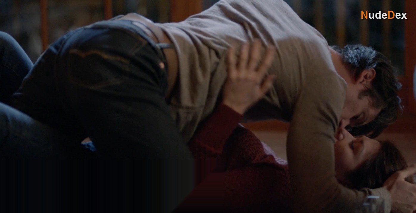 Jewel Staite in The Wrong Bed Naked Pursuit, photo 3