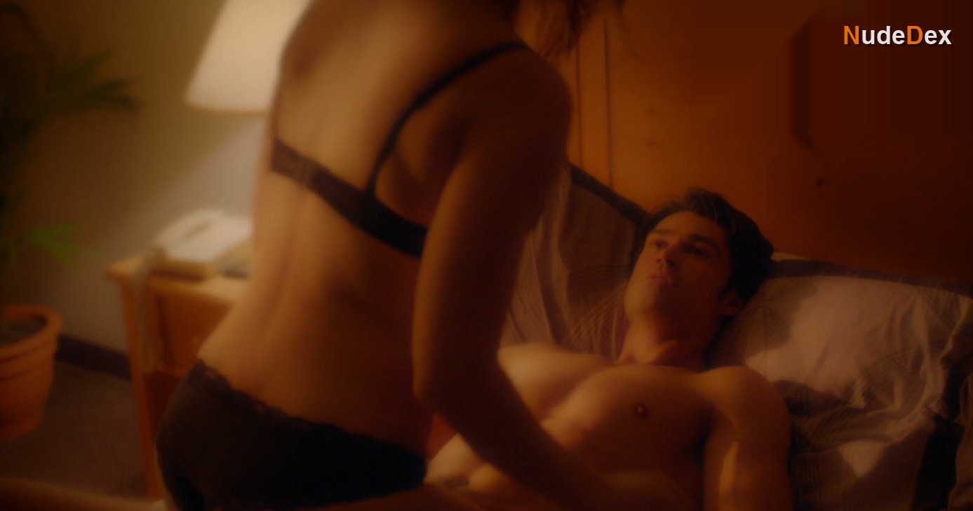 Jewel Staite in The Wrong Bed Naked Pursuit, photo 10