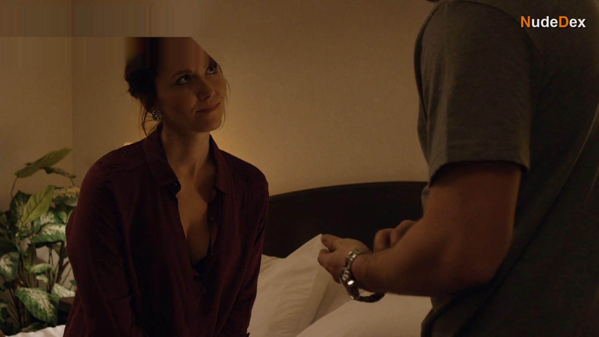 Jewel Staite in Undercover Wife, photo 11