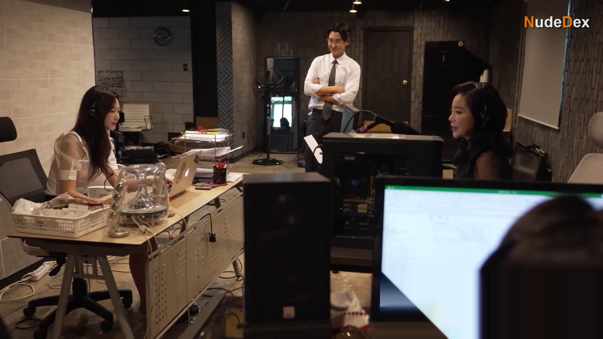 Ji Hee in Call Center Accepts Everything, photo 14