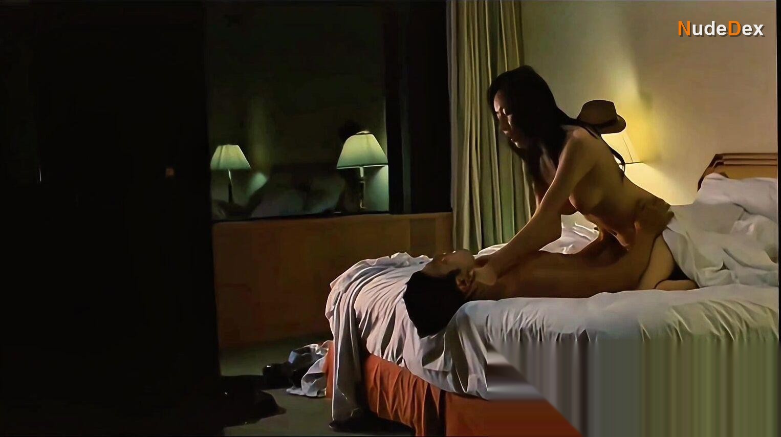 Ji Seo-yun in The Indecent Family, photo 3