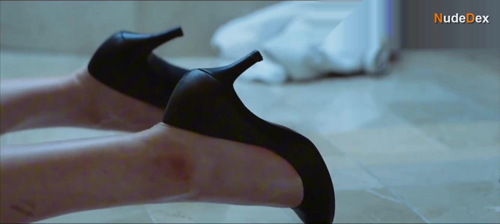 Ji Seo-yun in The Indecent Family, photo 8