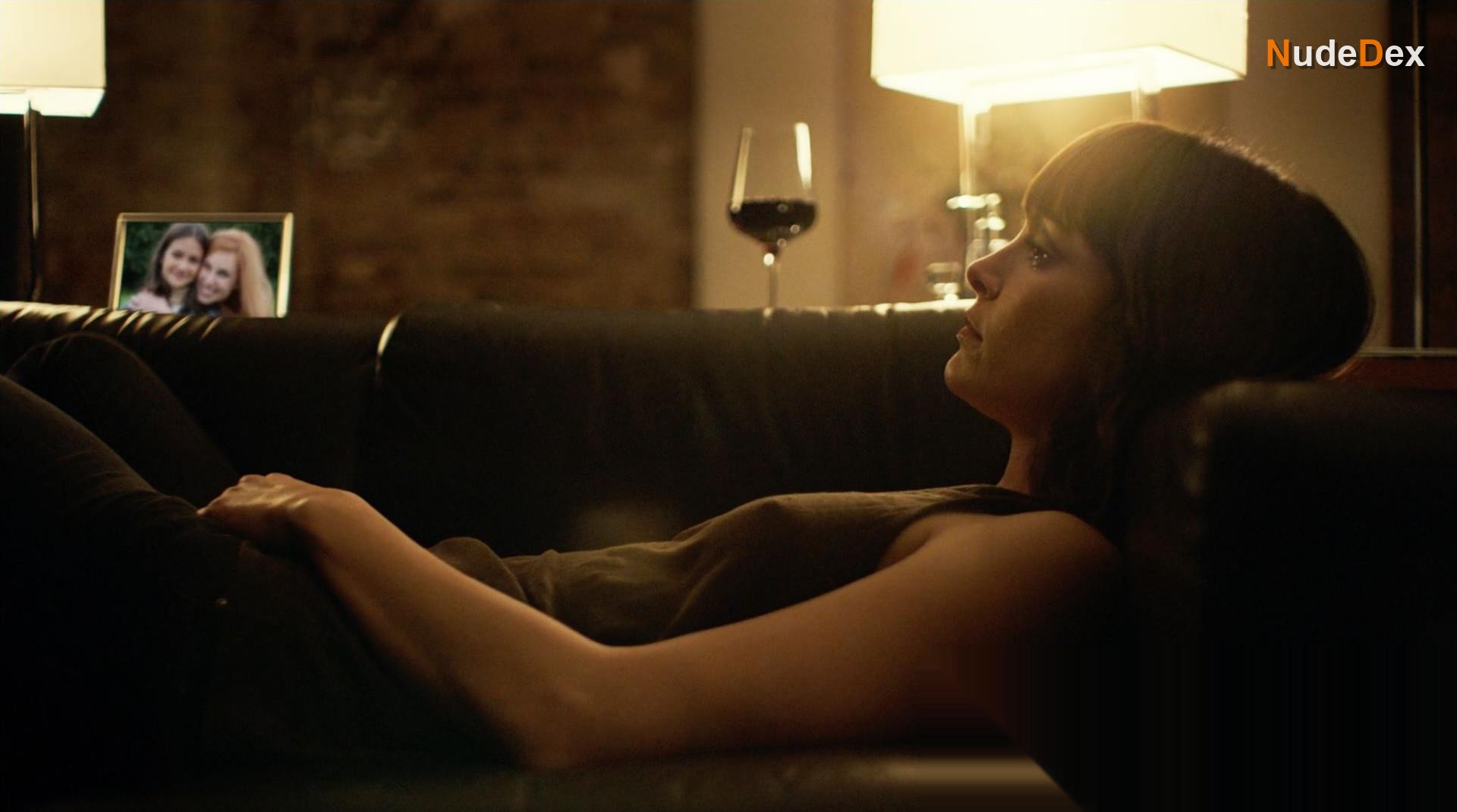 Jodi Balfour in Rellik, photo 15