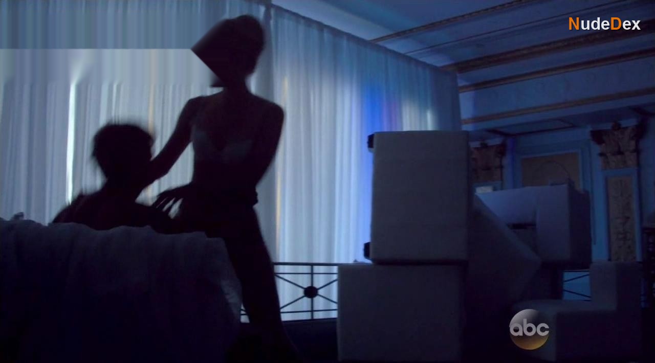 Johanna Braddy in Quantico, photo 4