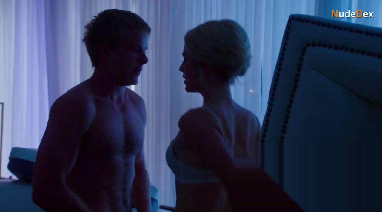 Johanna Braddy in Quantico, photo 7