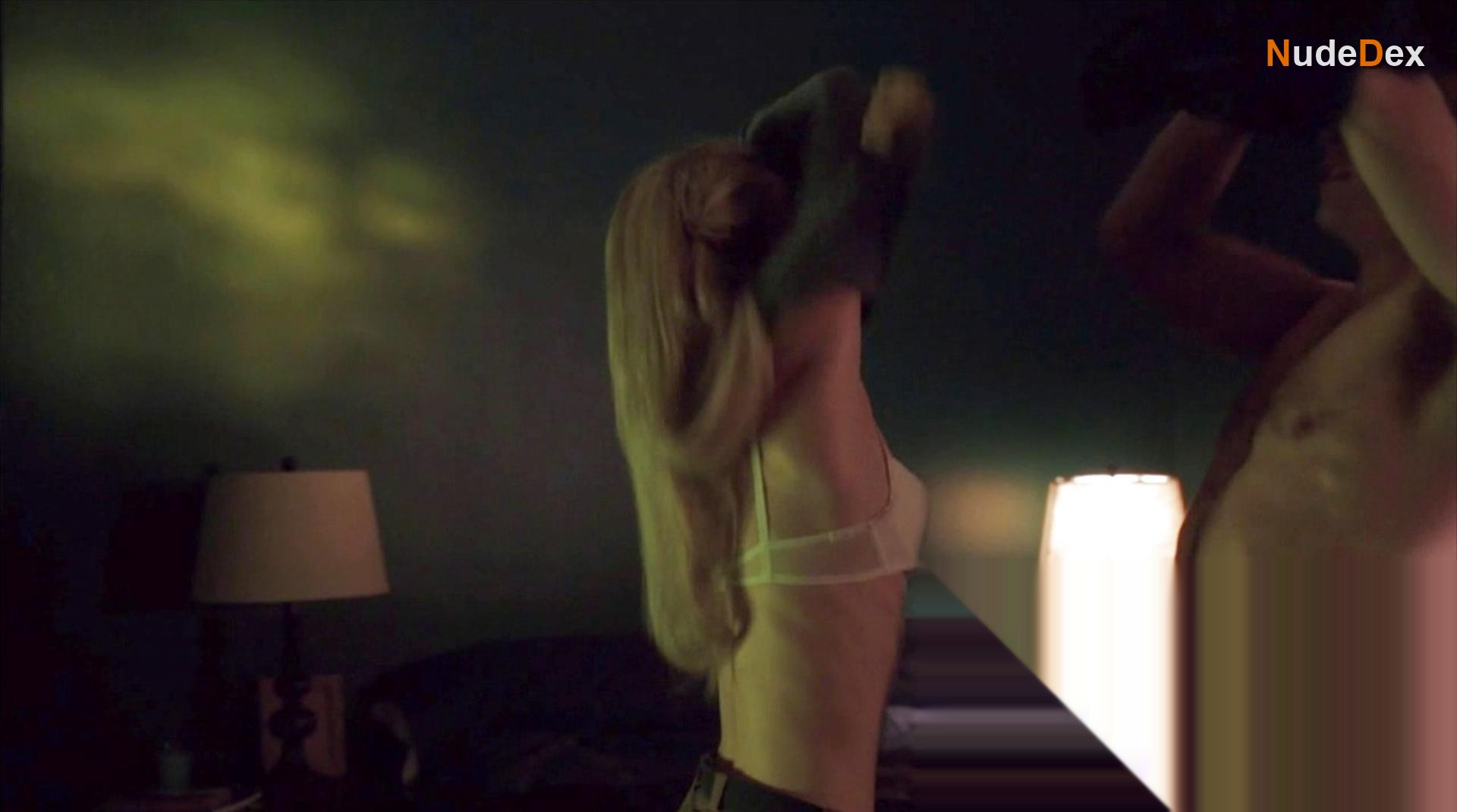 Johanna Braddy in Quantico, photo 8