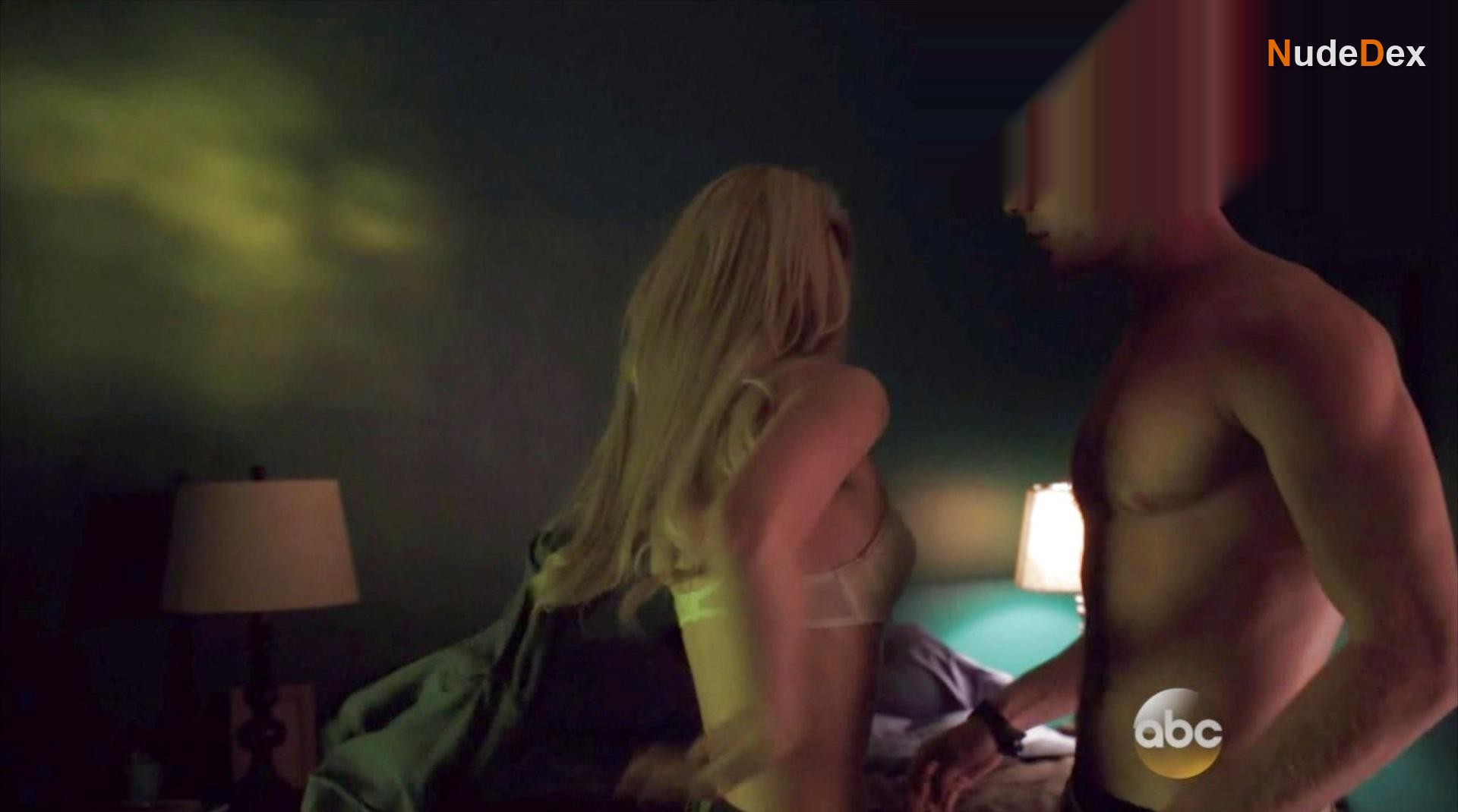 Johanna Braddy in Quantico, photo 9
