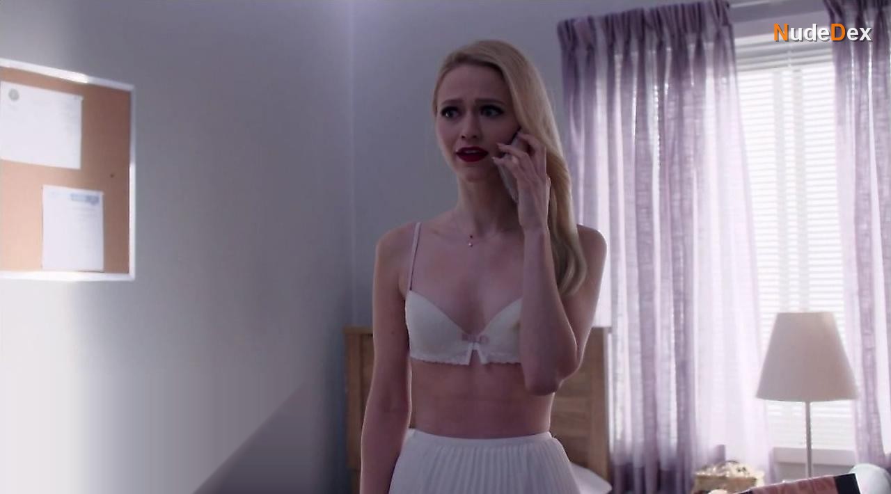 Johanna Braddy in Quantico, photo 14
