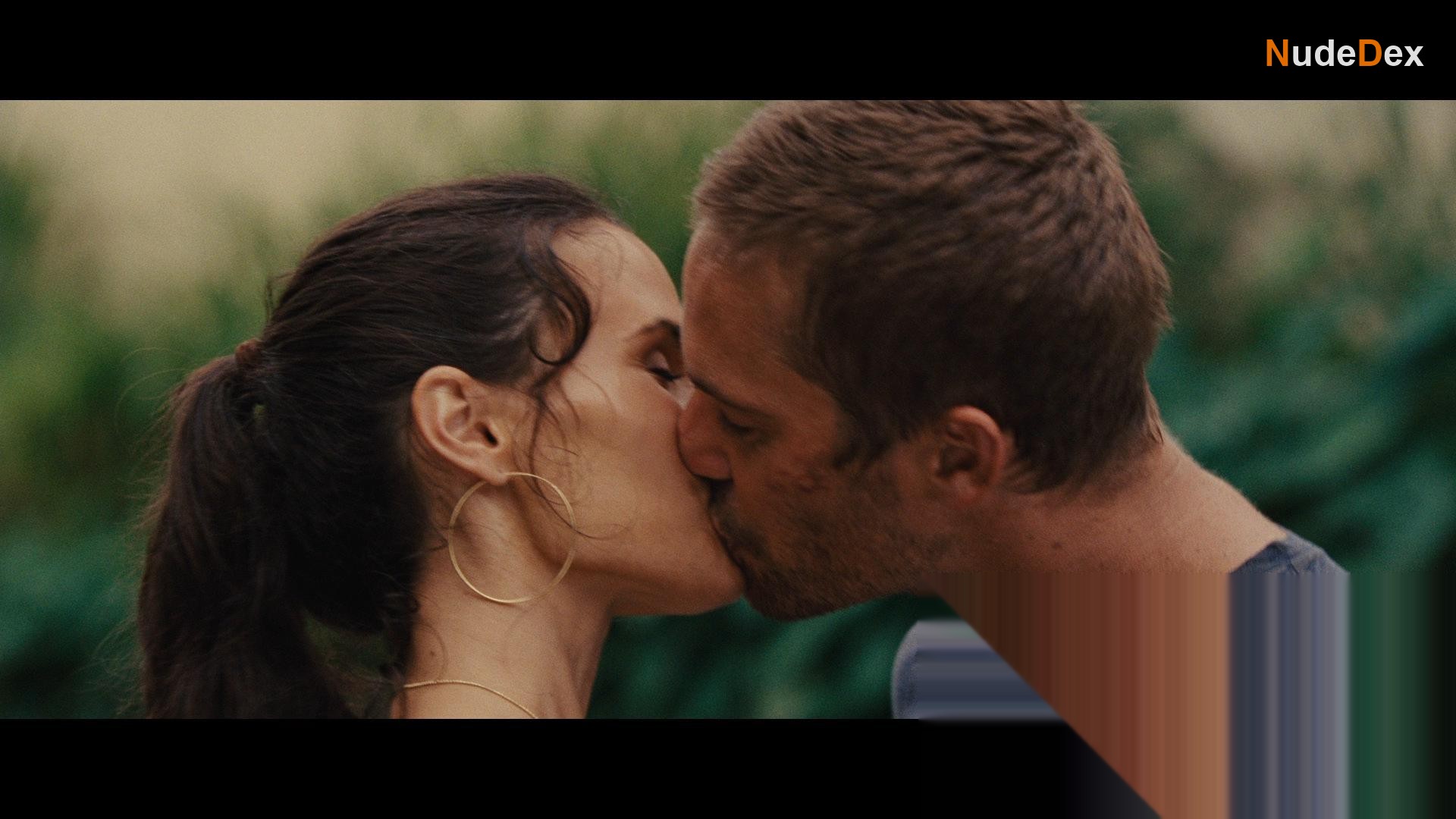Jordana Brewster in Fast Five, photo 15