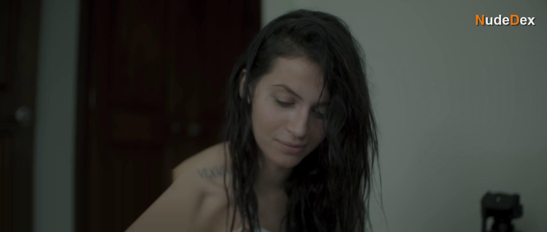 Jordana Lajoie in Crooked Laeves Grew On Trees, photo 4