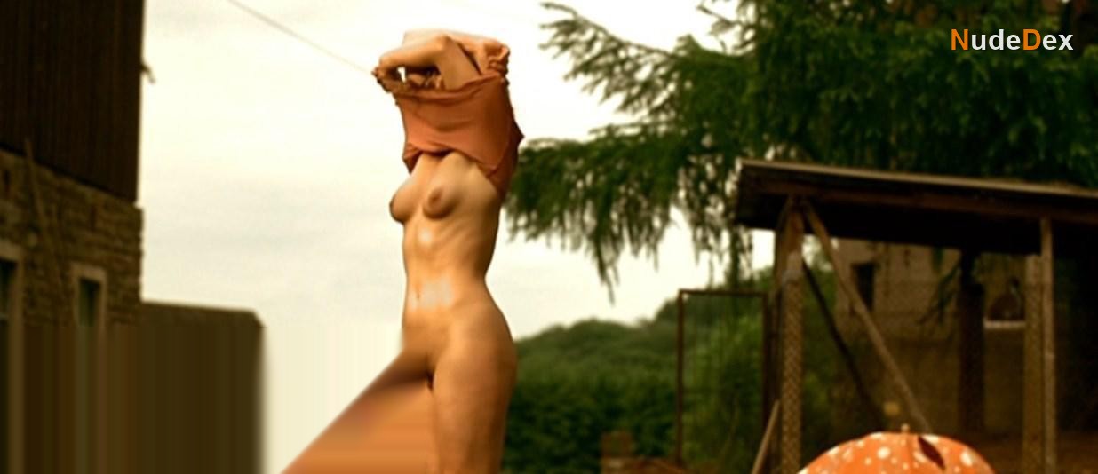 Jordis Triebel in Emmas Gluck, photo 13