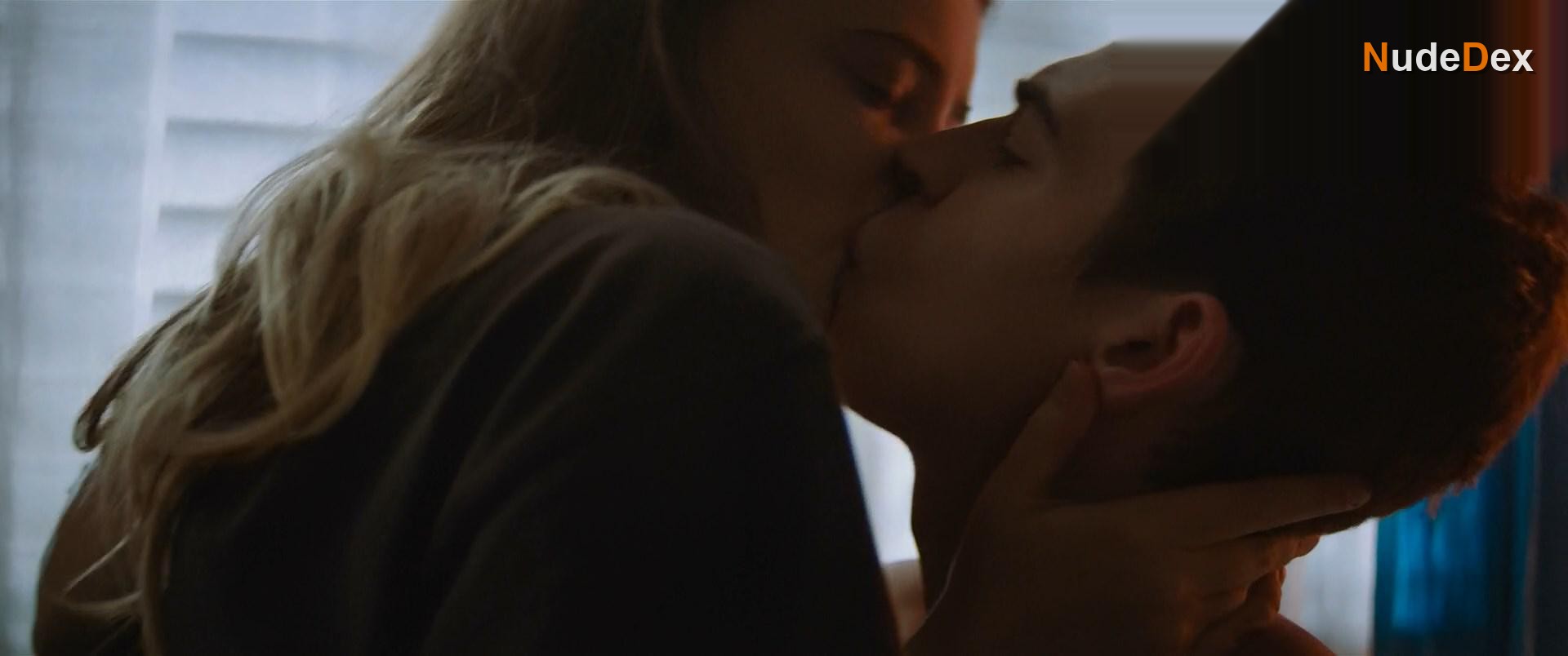 Louise Chevillotte in After