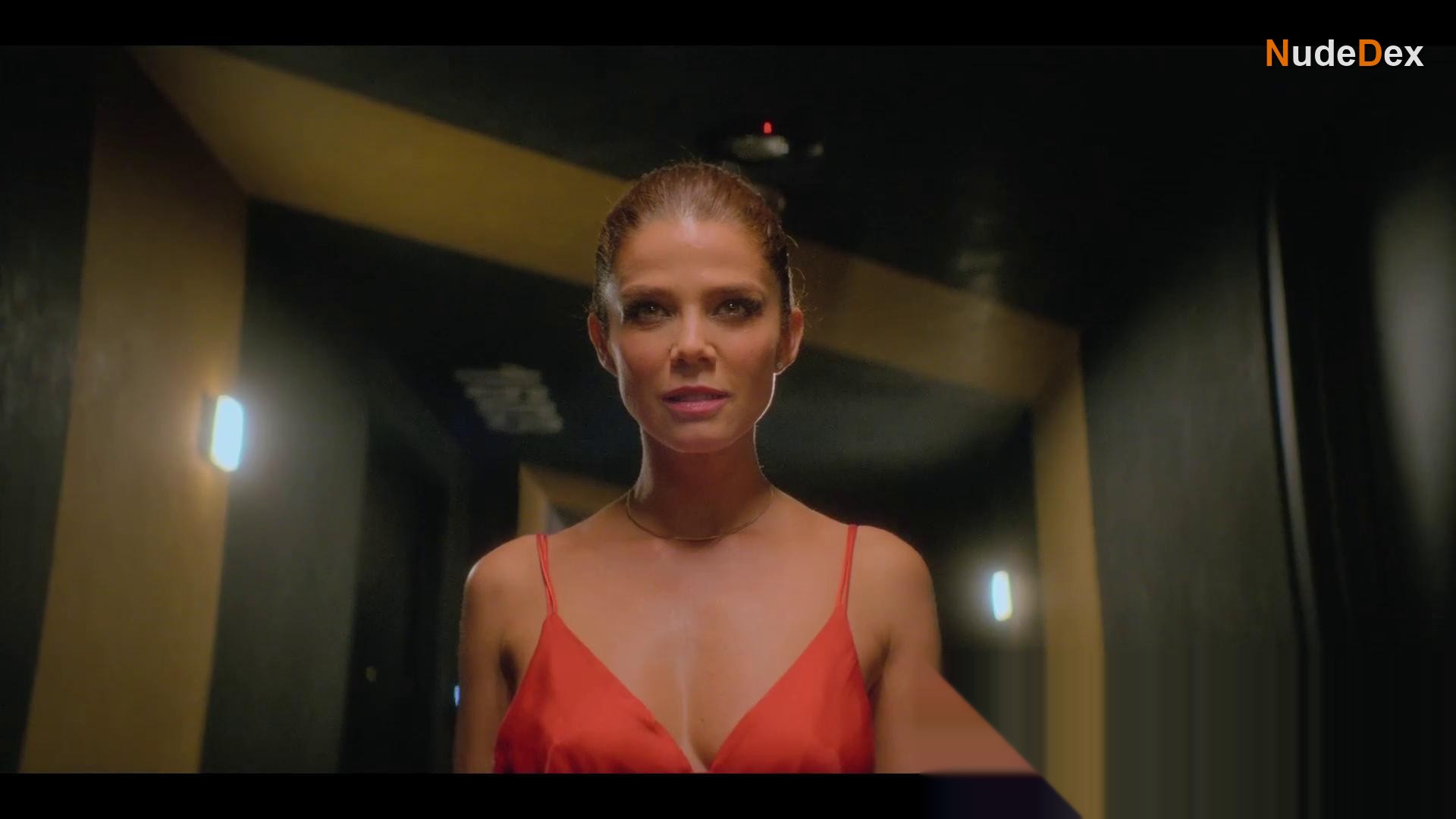 Juanita Molina in Medusa, photo 1