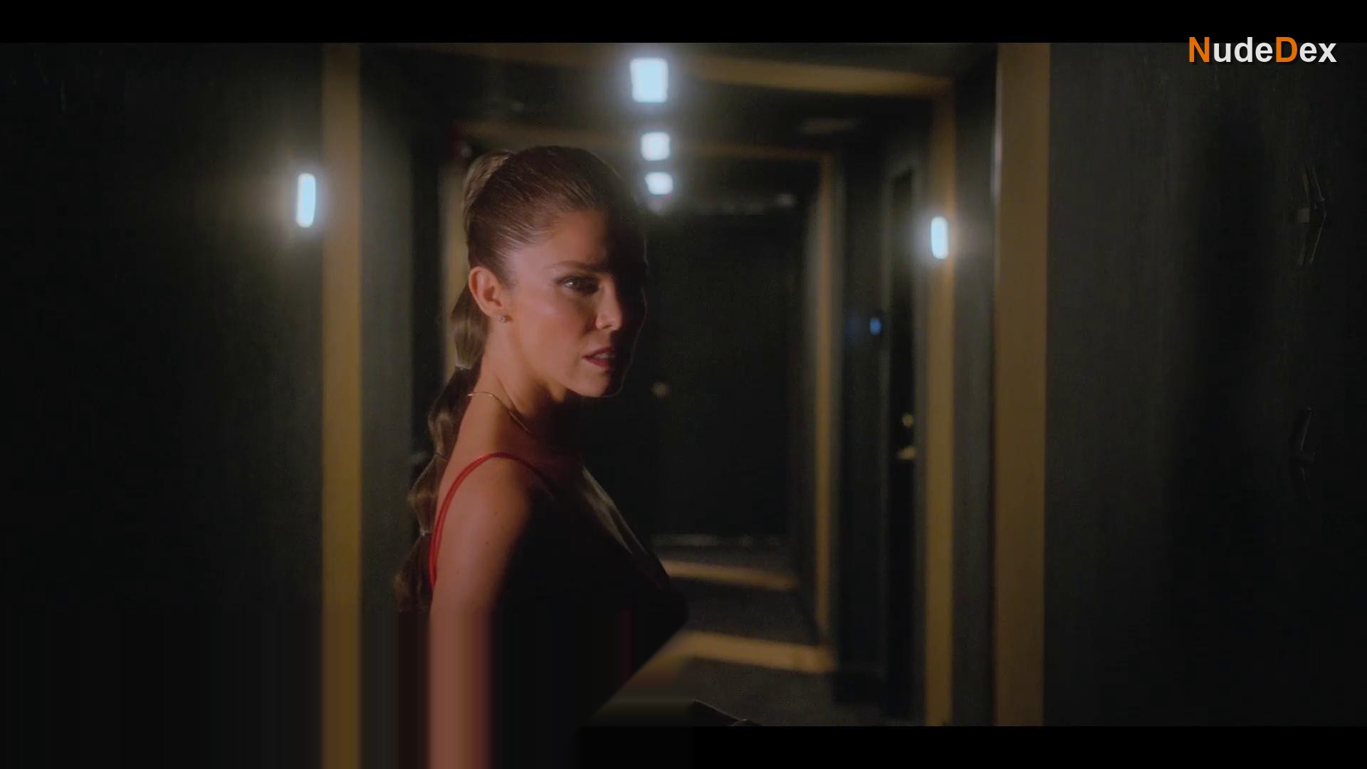 Juanita Molina in Medusa, photo 2