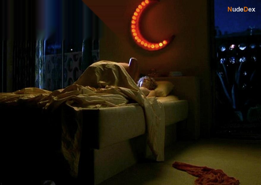Judy Greer in What Planet Are You From, photo 1
