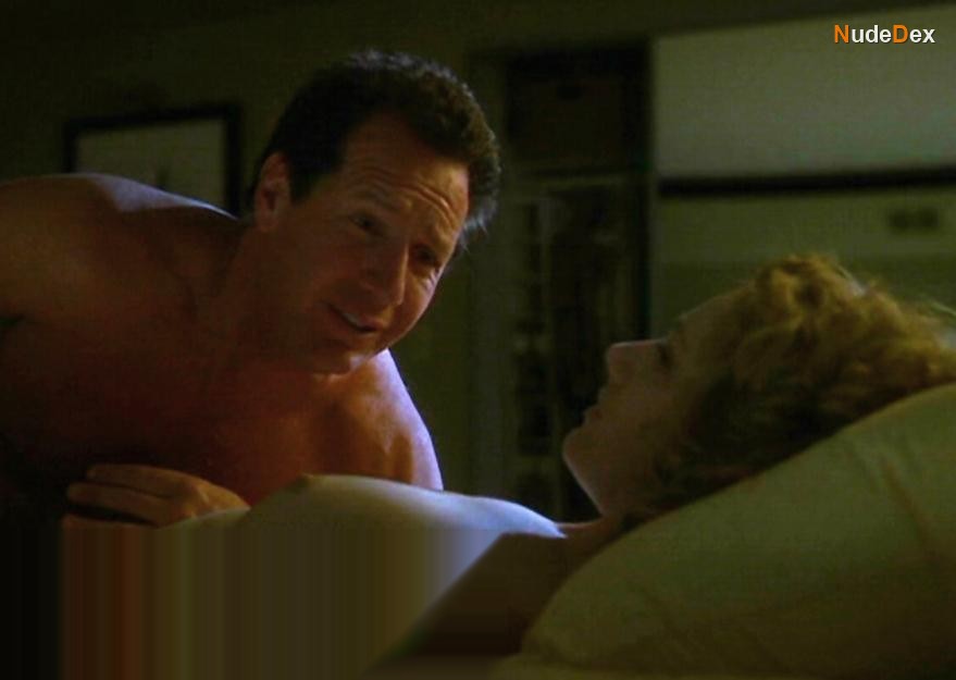 Judy Greer in What Planet Are You From, photo 7