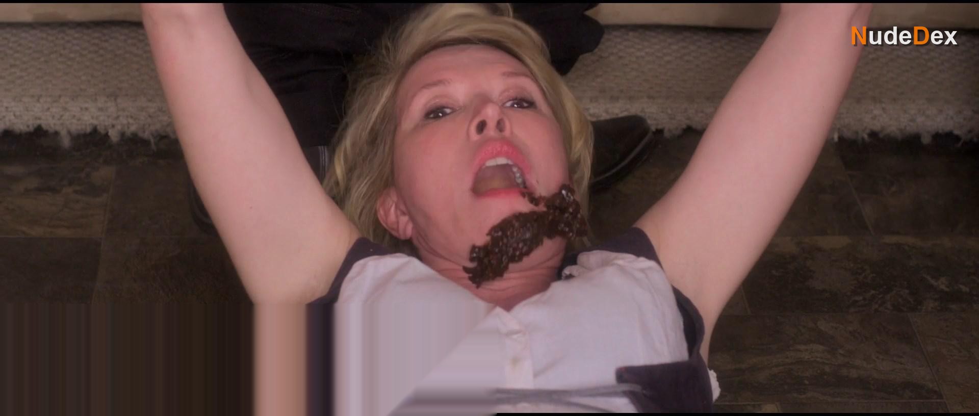 Julia Davis in Sally4ever, photo 9
