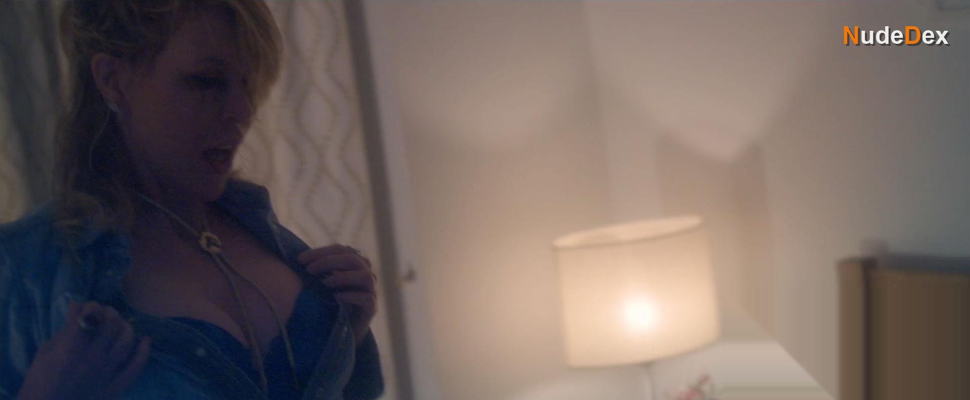 Julia Davis in Sally4ever, photo 16