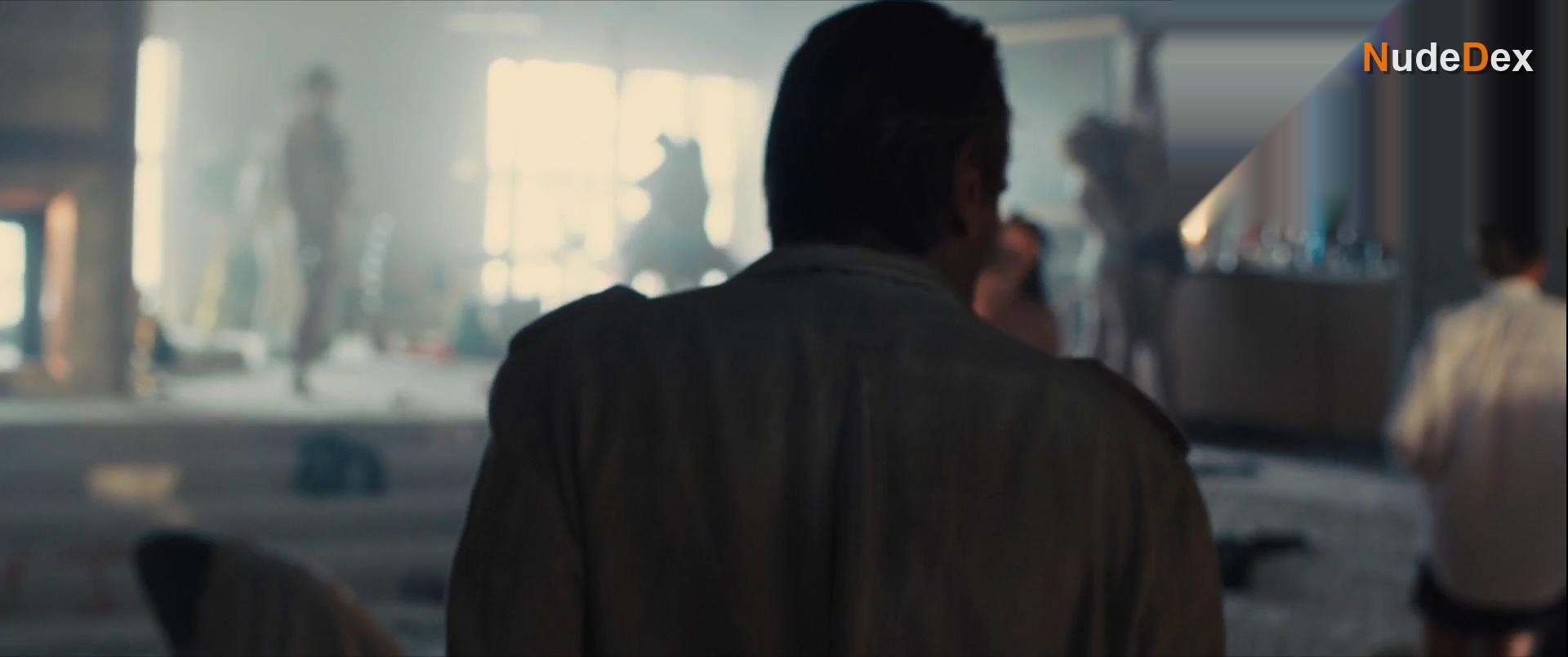 Julia Deakin in High Rise, photo 6