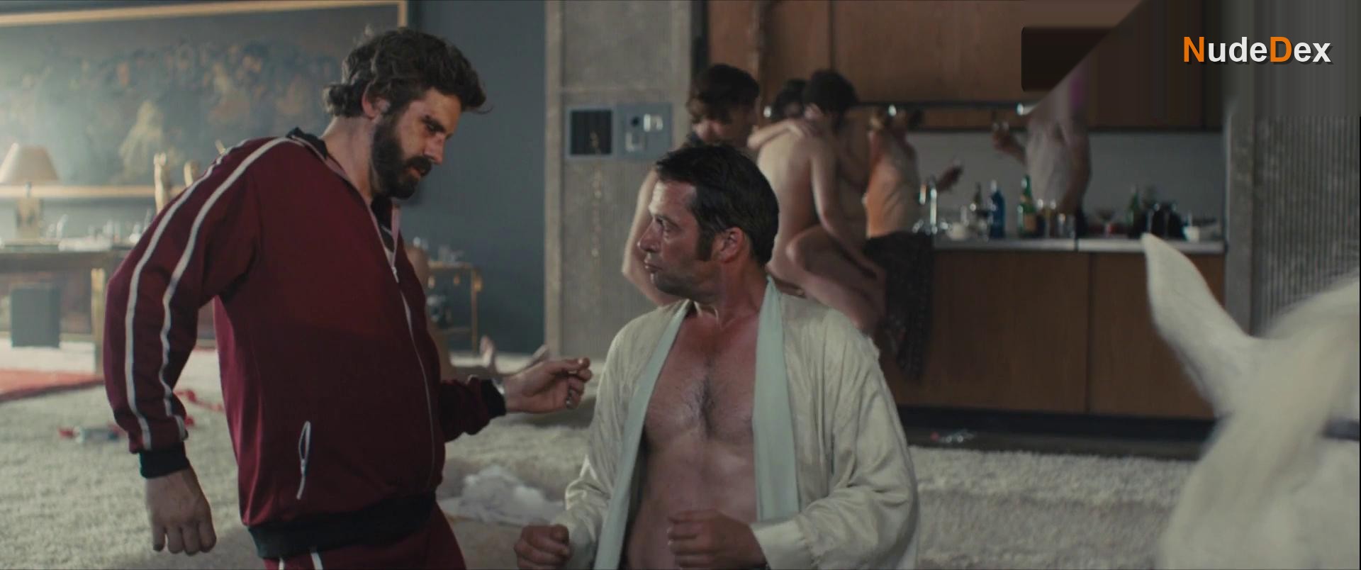 Julia Deakin in High Rise, photo 8