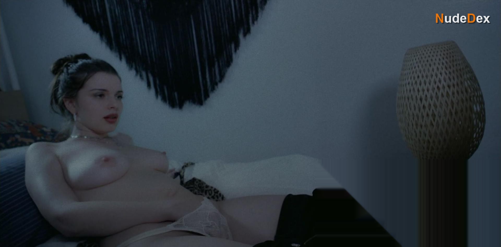 Julia Fox in Pvt Chat, photo 9