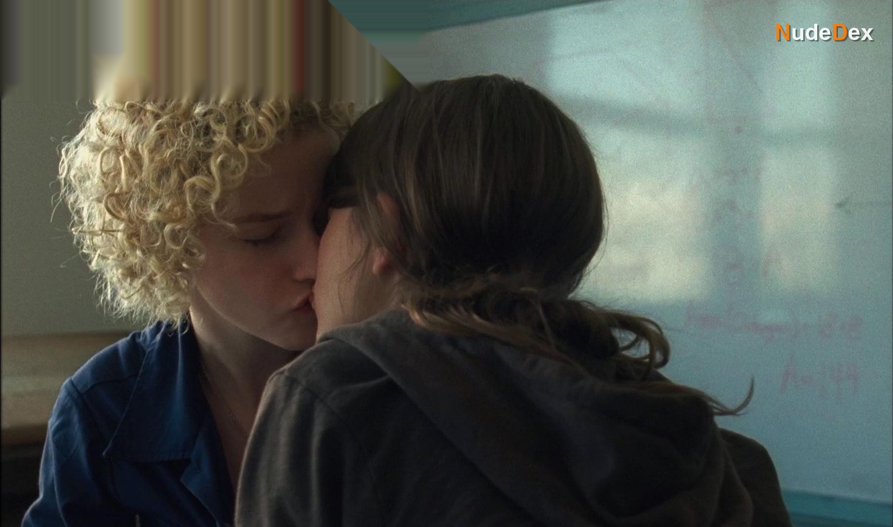 Julia Garner in I Believe In Unicorns, photo 1