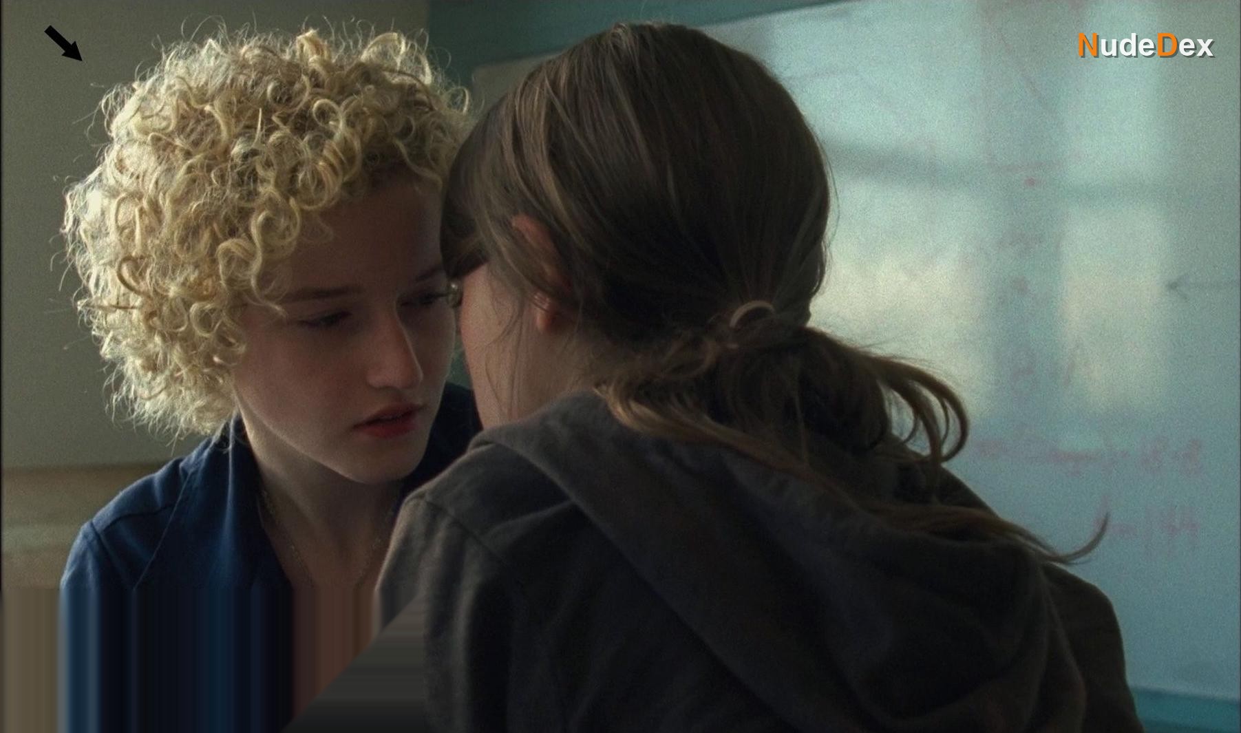 Julia Garner in I Believe In Unicorns, photo 2