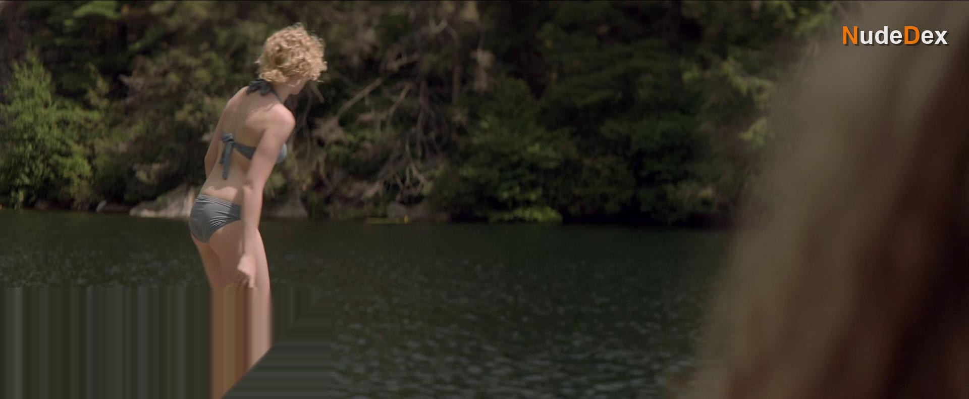 Julia Garner in One Percent More Humid, photo 3
