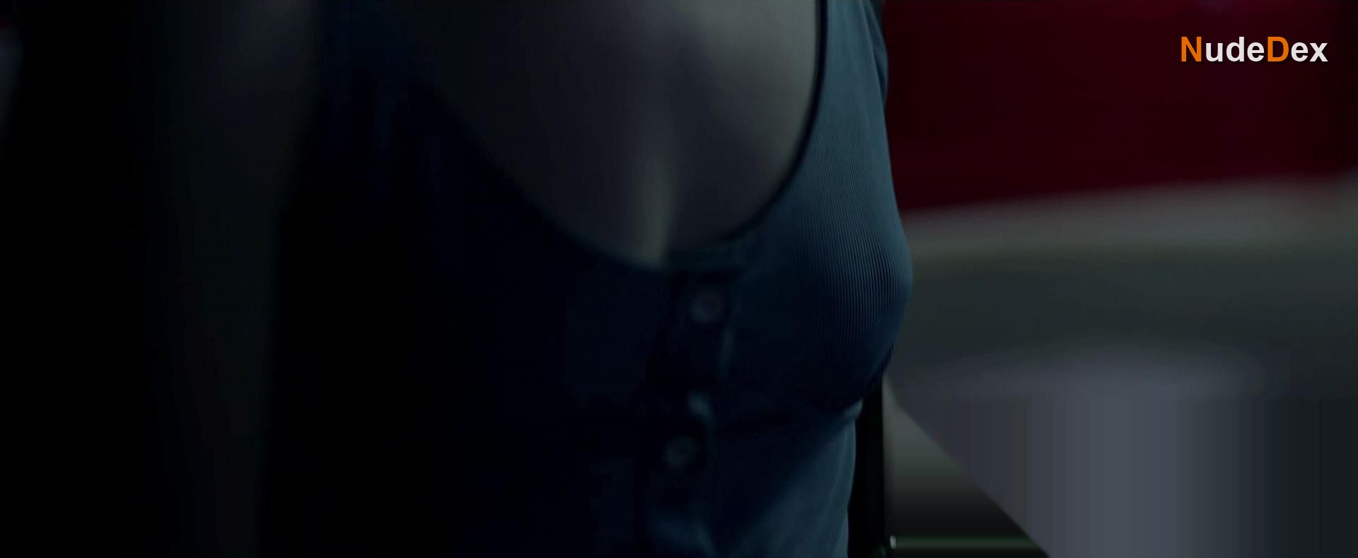 Julia Garner in One Percent More Humid, photo 4