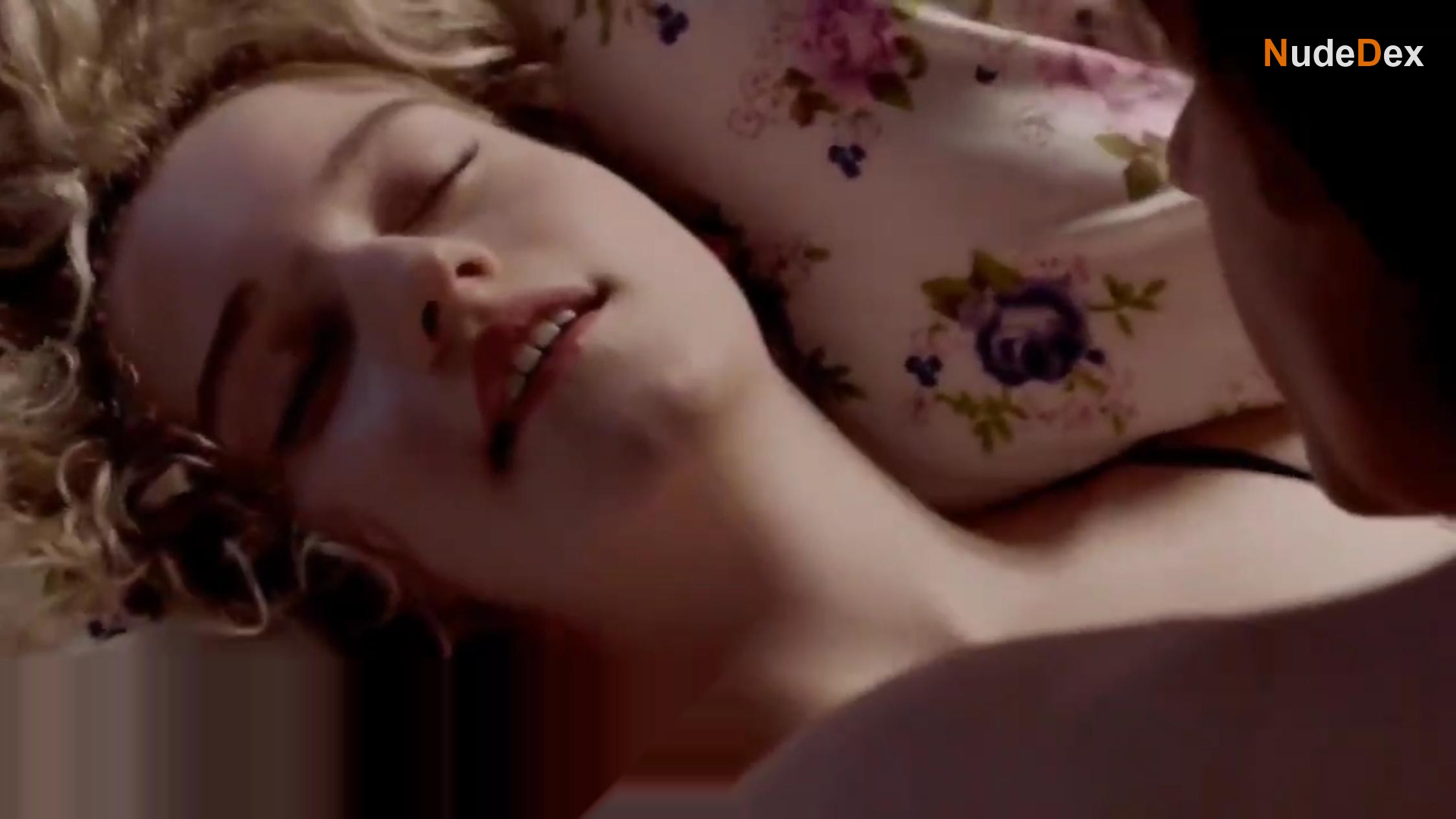 Julia Garner in The Americans, photo 2