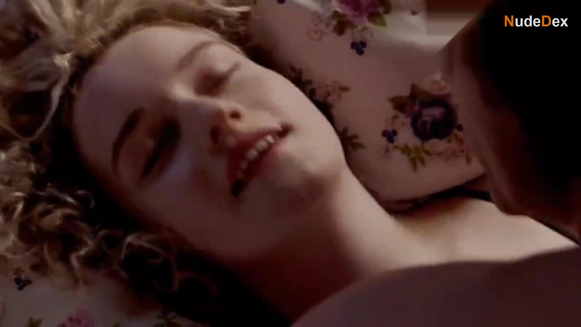 Julia Garner in The Americans, photo 5