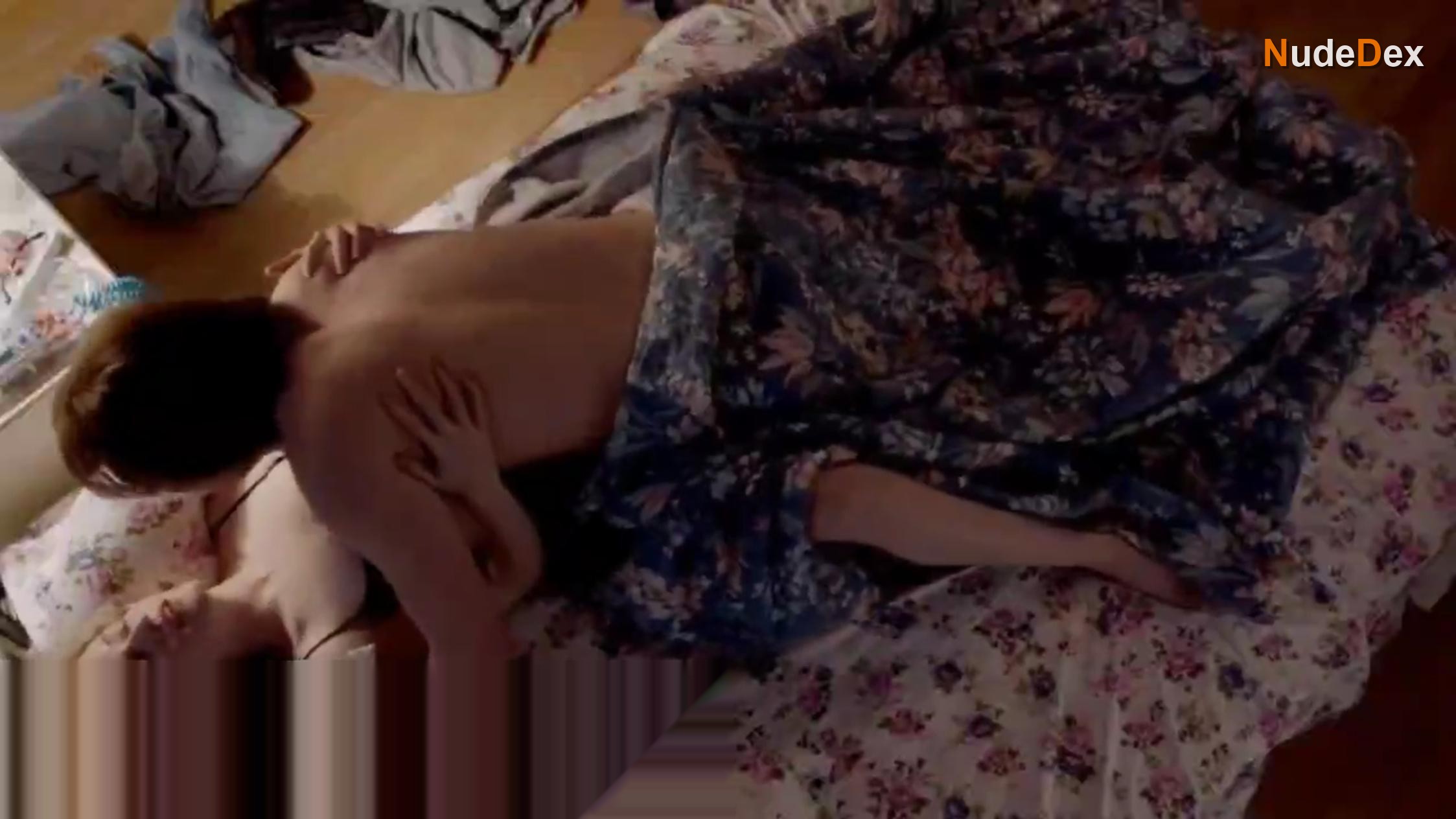 Julia Garner in The Americans, photo 6