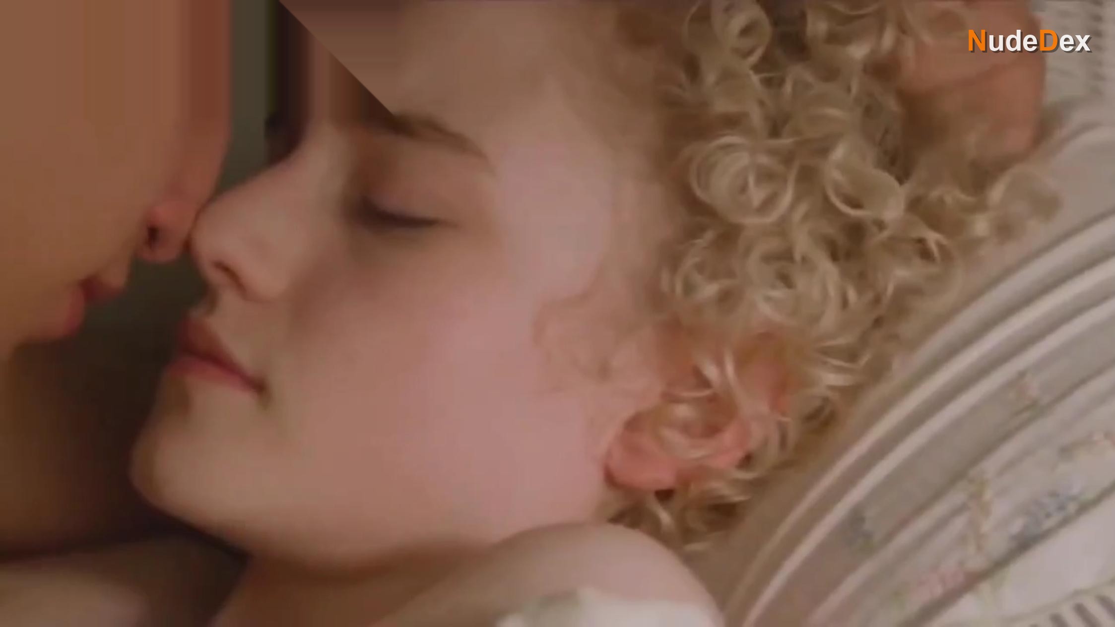 Julia Garner in The Americans, photo 10