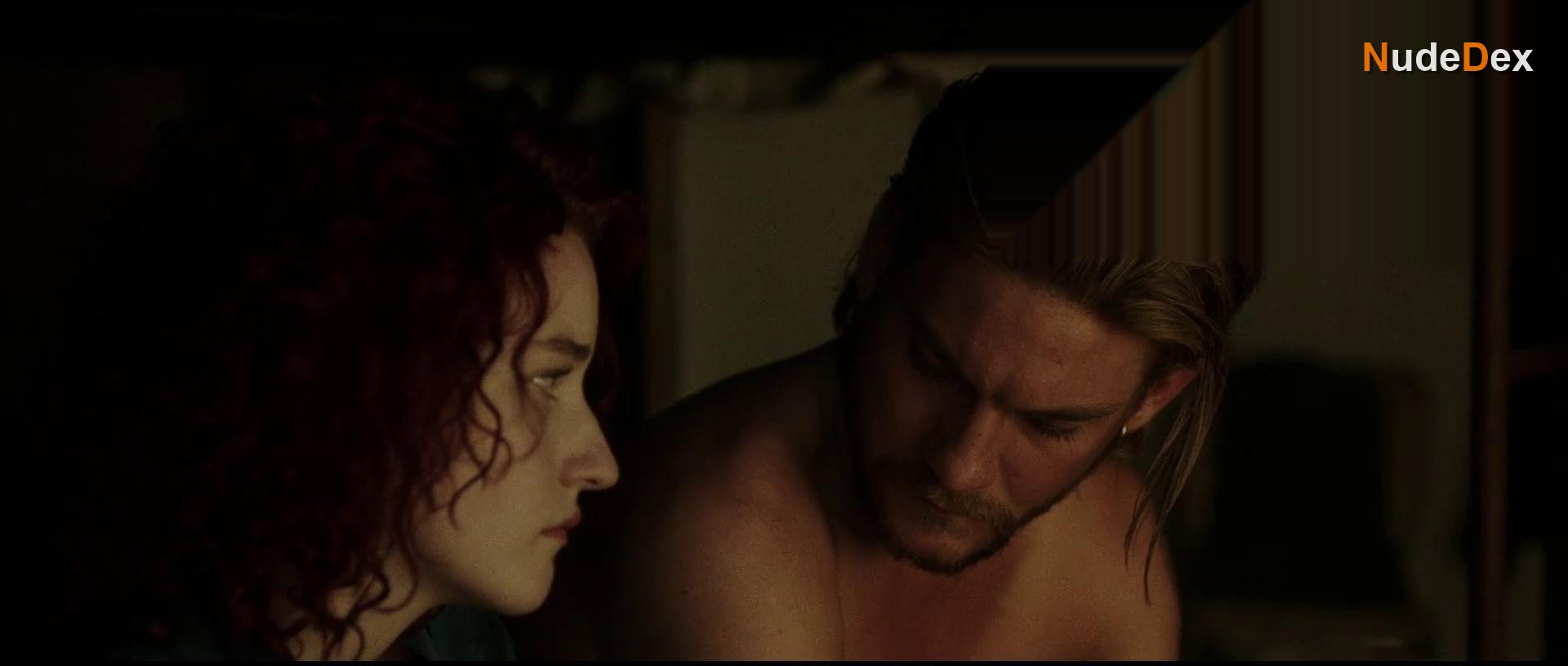 Julia Garner in Tomato Red, photo 7