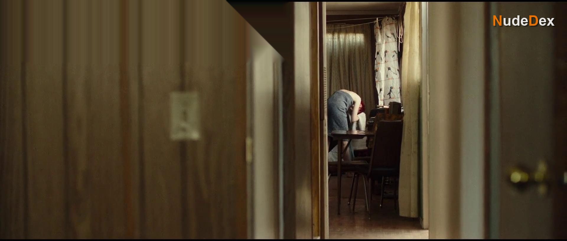 Julia Garner in Tomato Red, photo 8