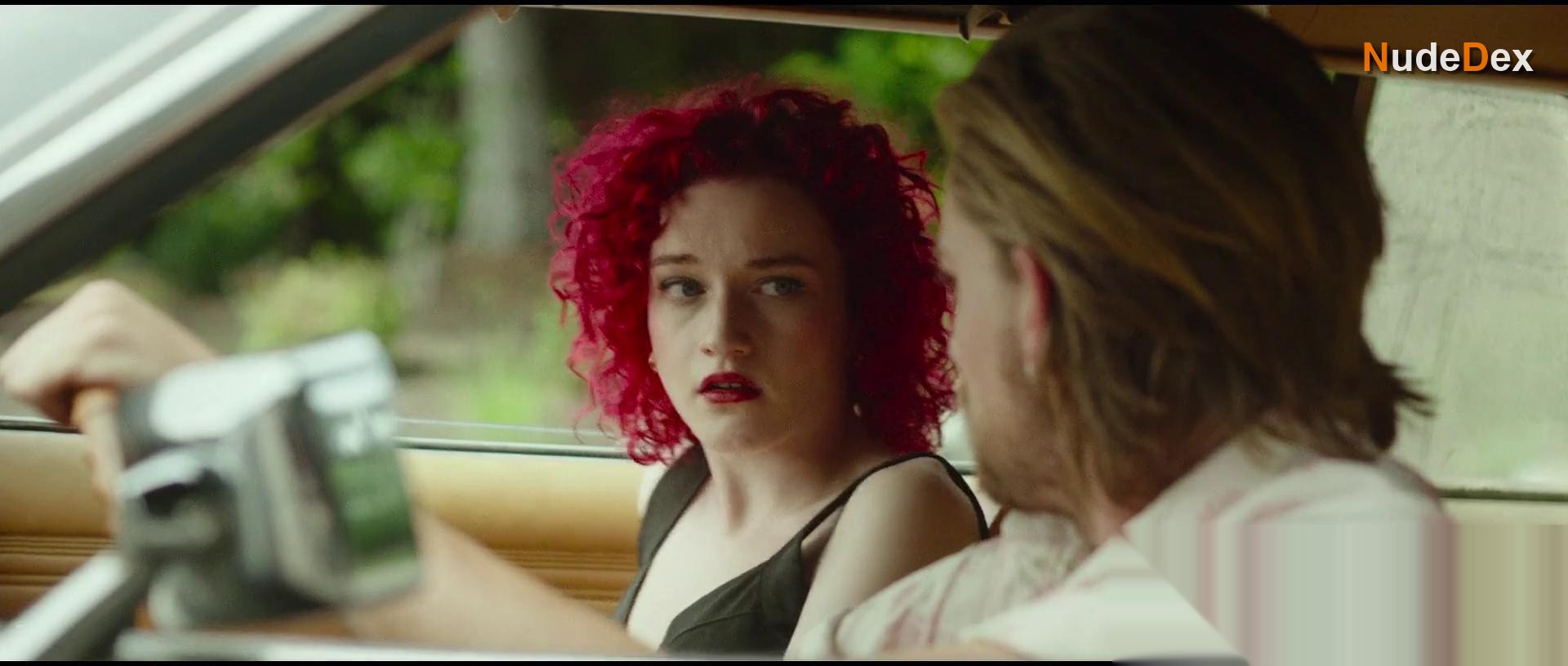 Julia Garner in Tomato Red, photo 9