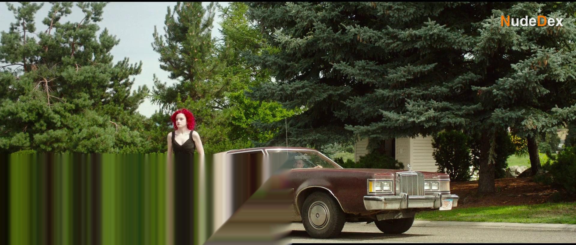 Julia Garner in Tomato Red, photo 10