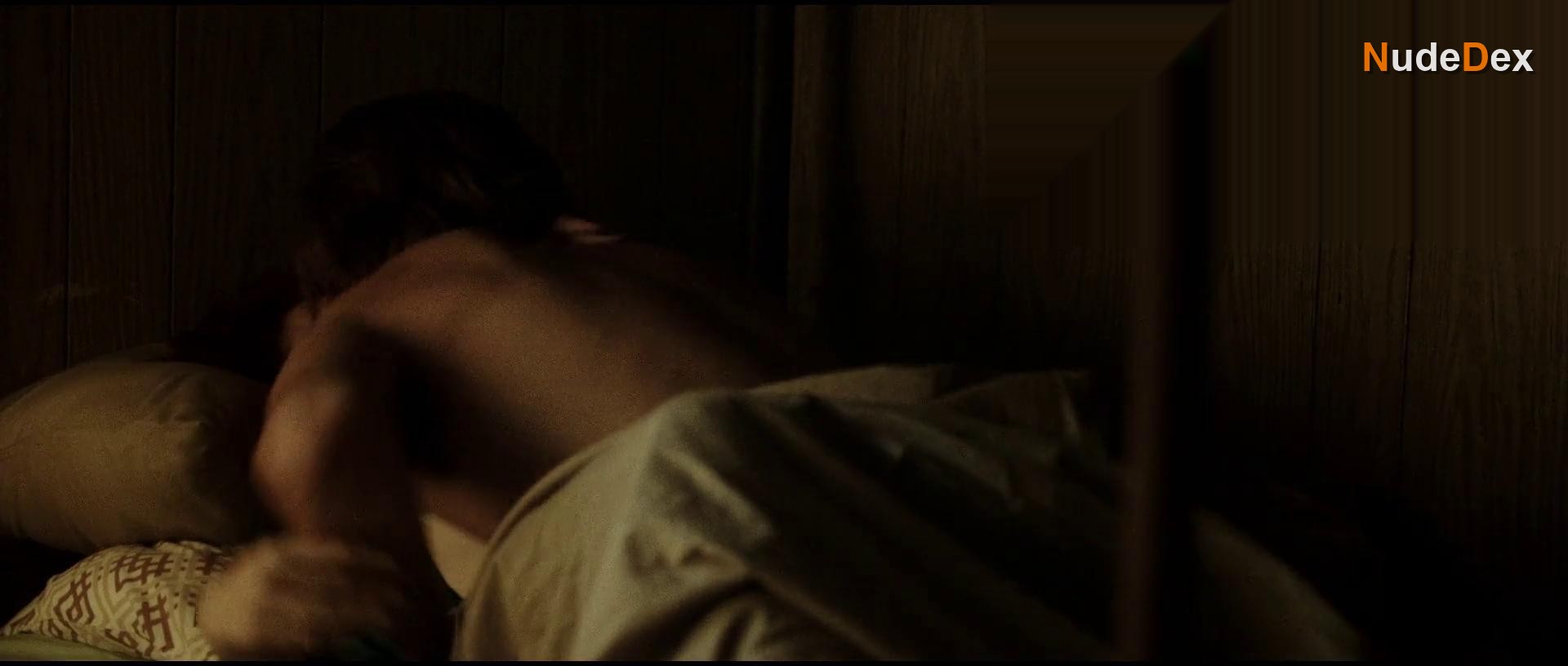 Julia Garner in Tomato Red, photo 11