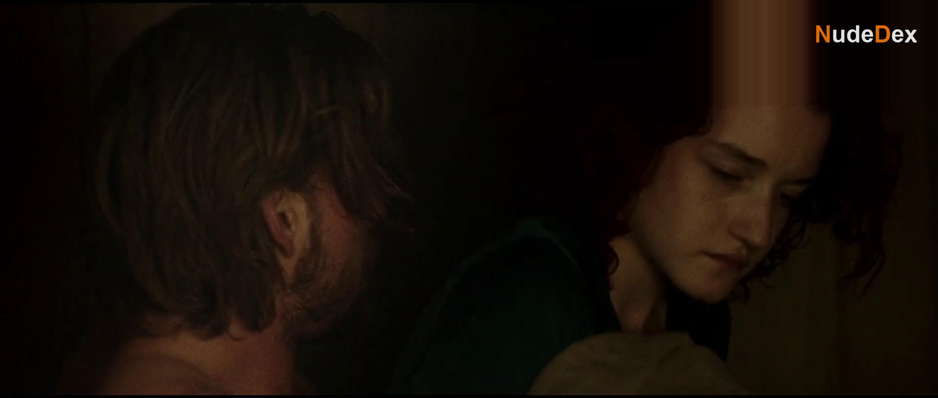 Julia Garner in Tomato Red, photo 13