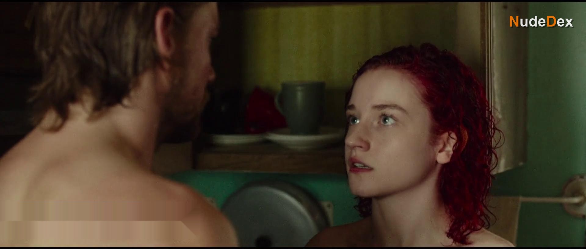 Julia Garner in Tomato Red, photo 16
